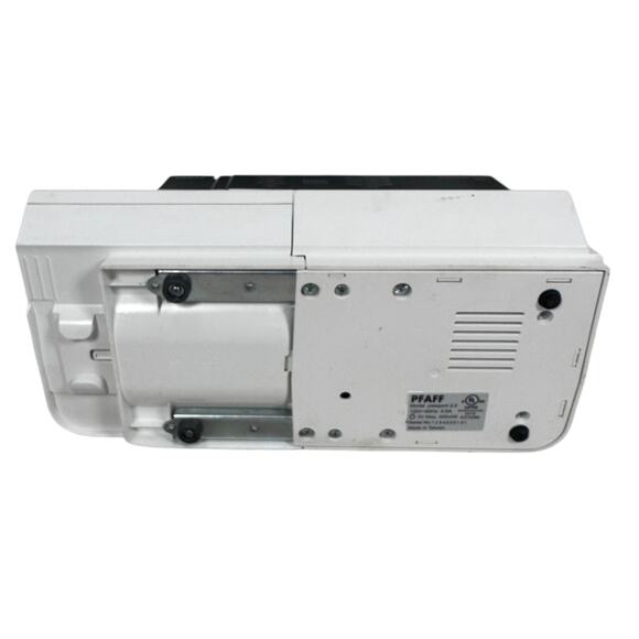 Pfaff Passport 2.0 Sewing Machine IDT System Compact FOR PARTS OR REPAIR READ - Picture 7 of 12